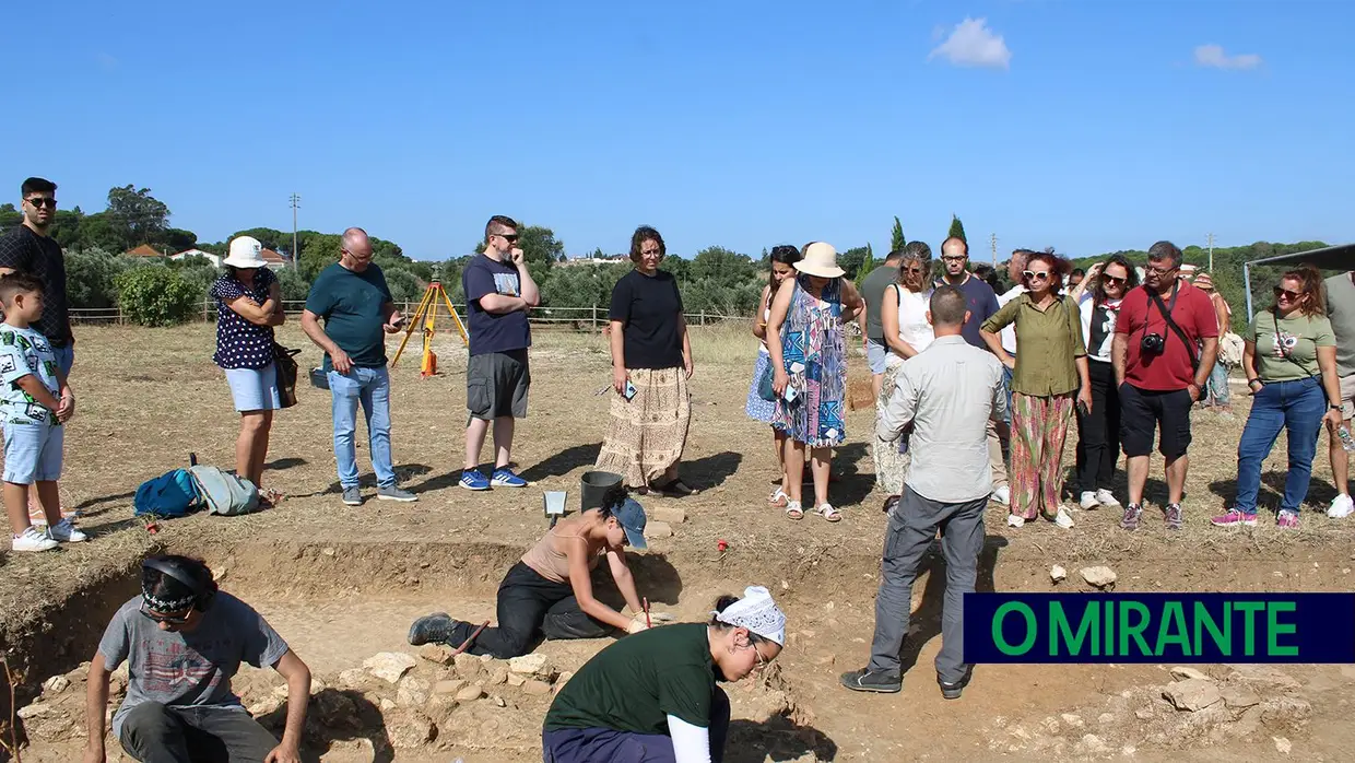 Visita guiada às ruínas romanas de Villa Cardílio