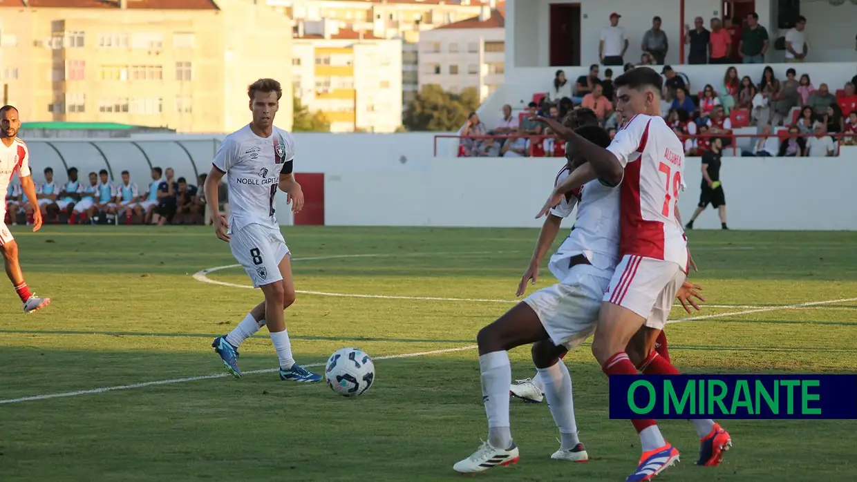 União de Santarém vence Estrela da Amadora na apresentação da equipa