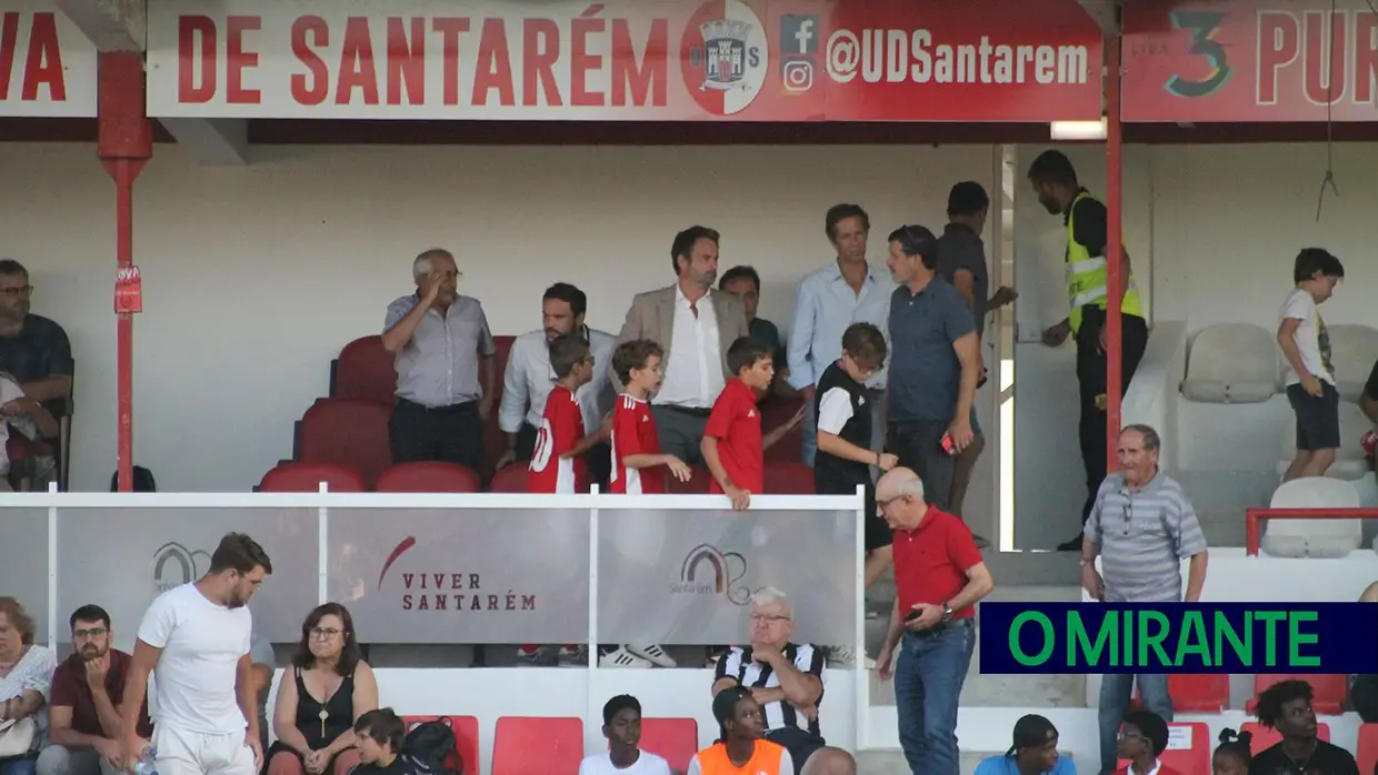 União de Santarém vence Estrela da Amadora na apresentação da equipa