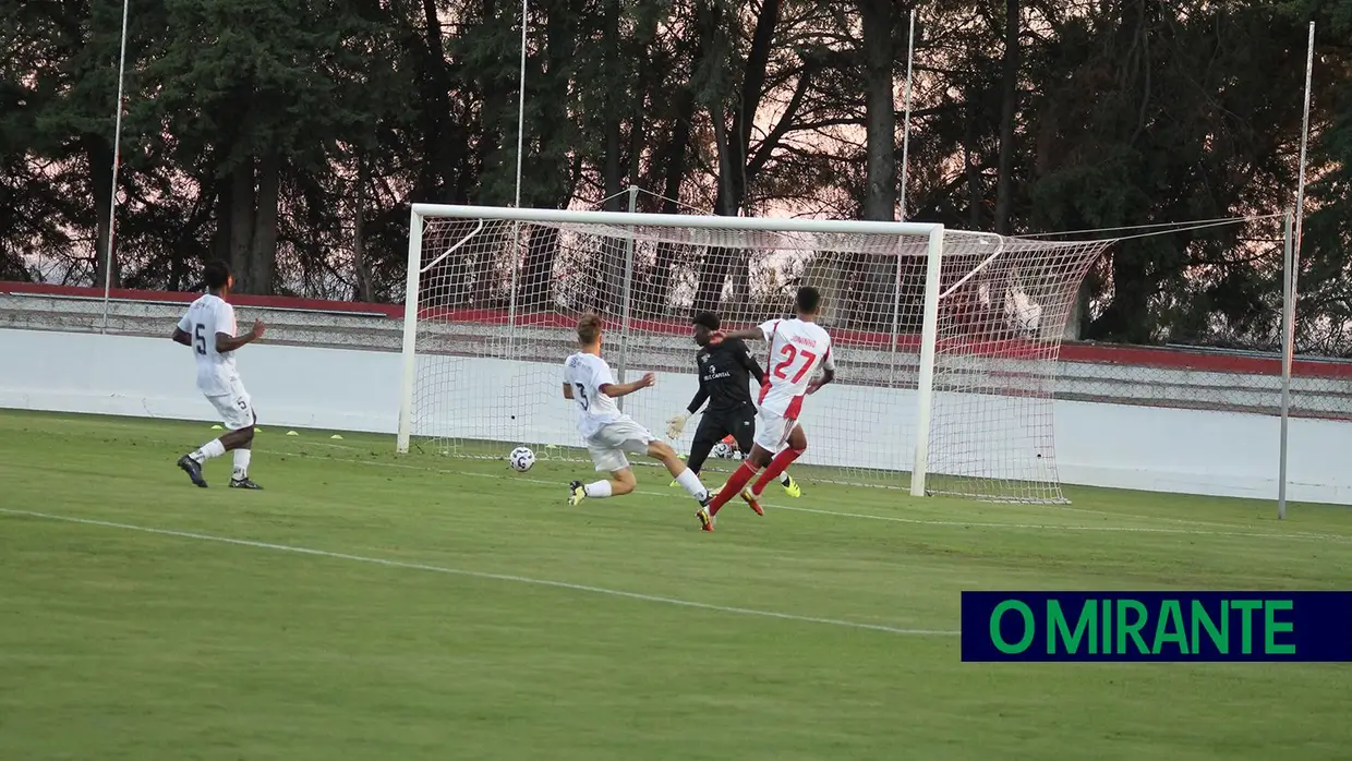 União de Santarém vence Estrela da Amadora na apresentação da equipa