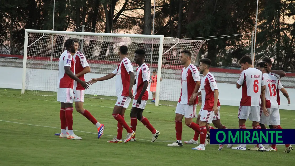 União de Santarém vence Estrela da Amadora na apresentação da equipa