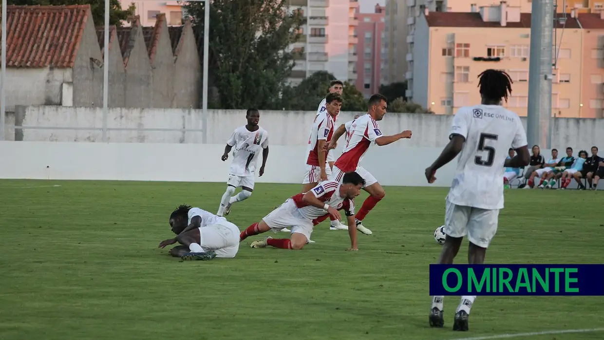 União de Santarém vence Estrela da Amadora na apresentação da equipa