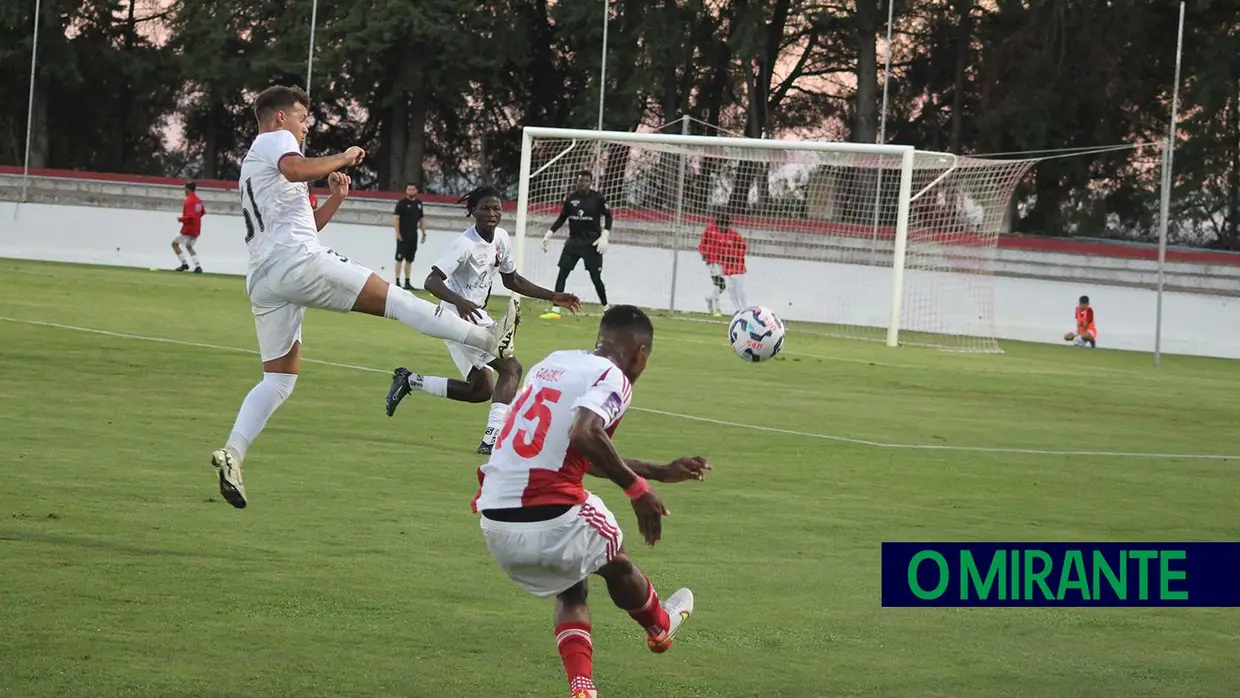 União de Santarém vence Estrela da Amadora na apresentação da equipa