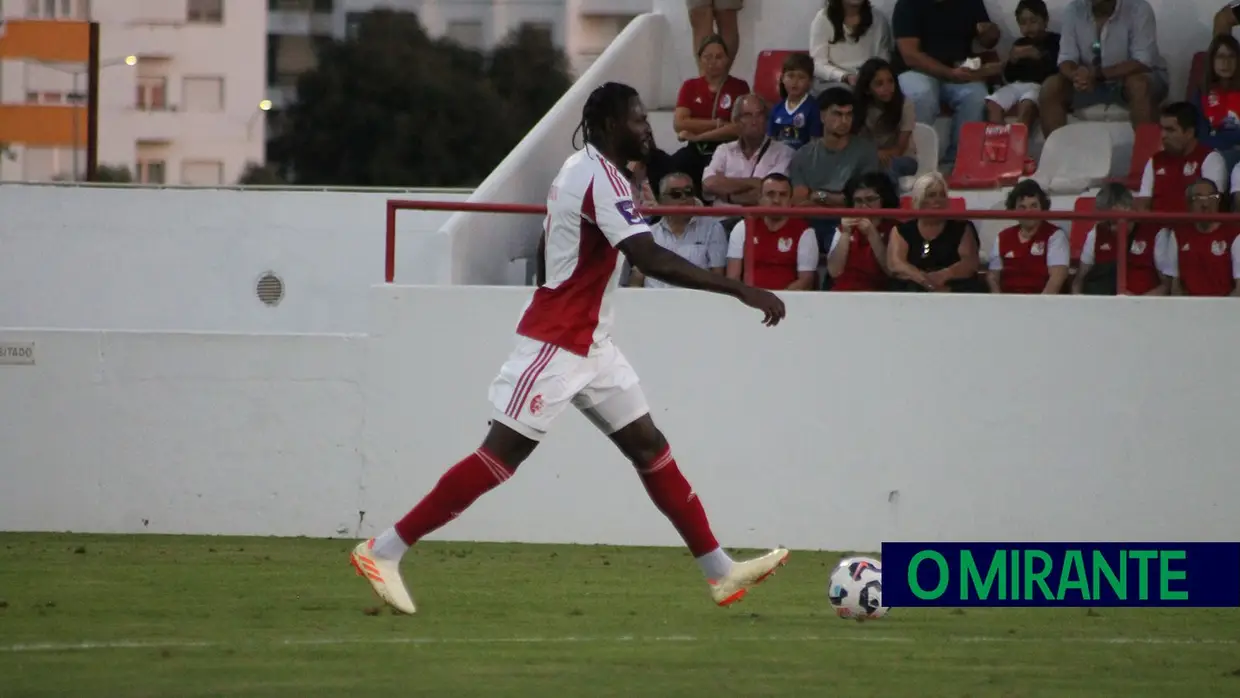 União de Santarém vence Estrela da Amadora na apresentação da equipa