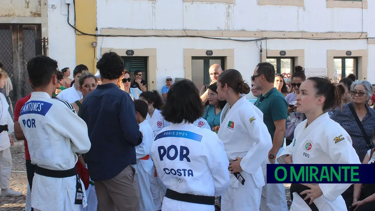 Patrícia Sampaio recebida por multidão no regresso a Tomar