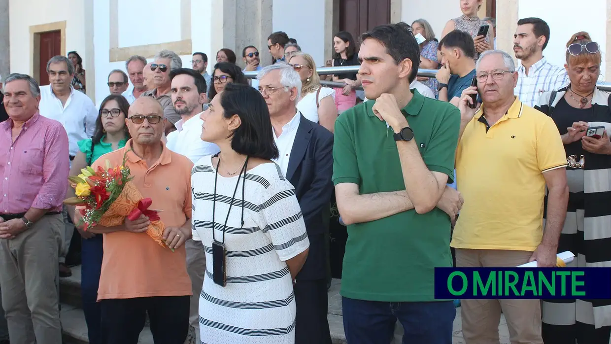Patrícia Sampaio recebida por multidão no regresso a Tomar