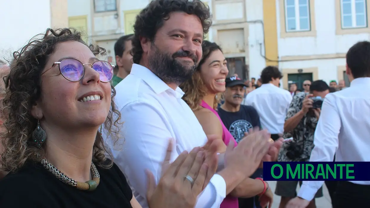 Patrícia Sampaio recebida por multidão no regresso a Tomar