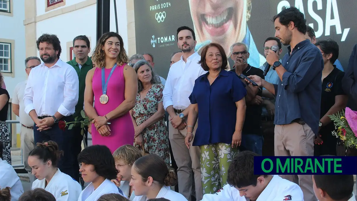 Patrícia Sampaio recebida por multidão no regresso a Tomar