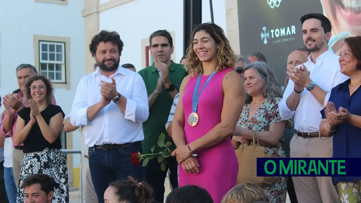 Patrícia Sampaio recebida por multidão no regresso a Tomar