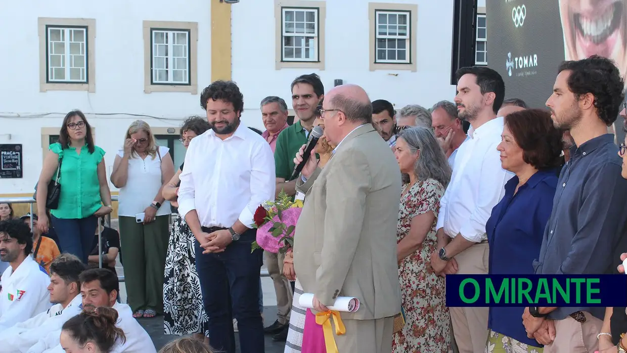 Patrícia Sampaio recebida por multidão no regresso a Tomar