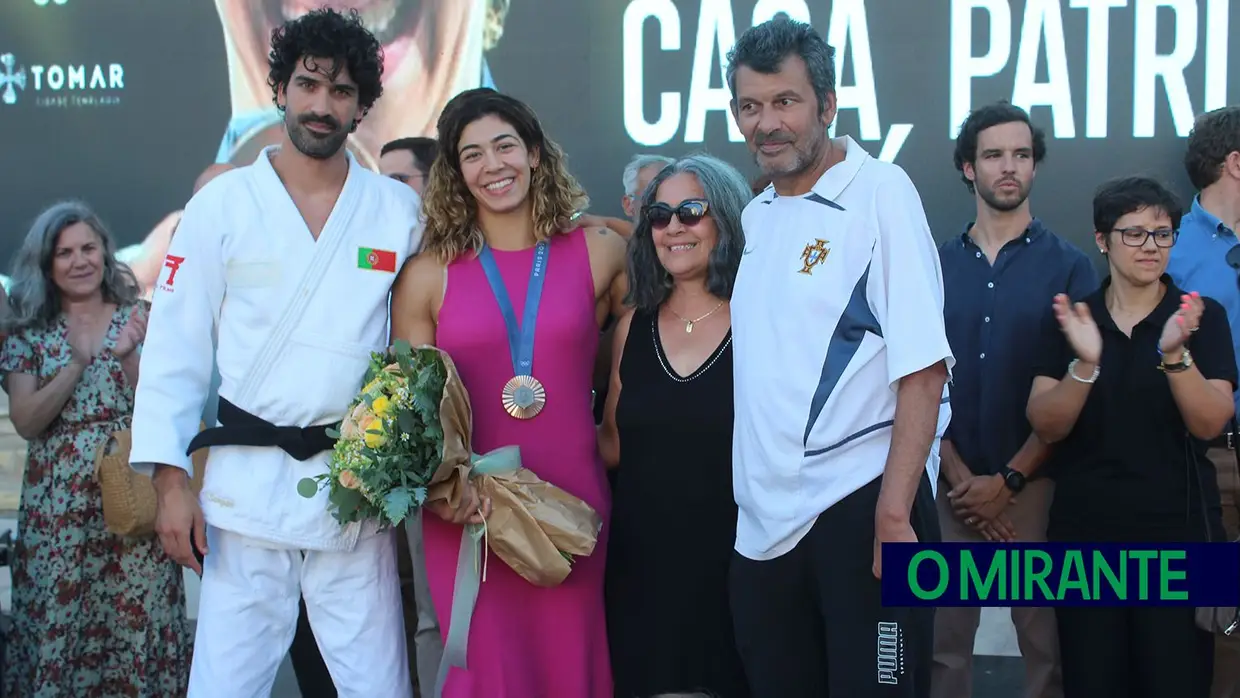Patrícia Sampaio recebida por multidão no regresso a Tomar
