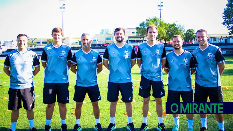 Uma academia em Riachos para treinar futebol durante as férias de Verão