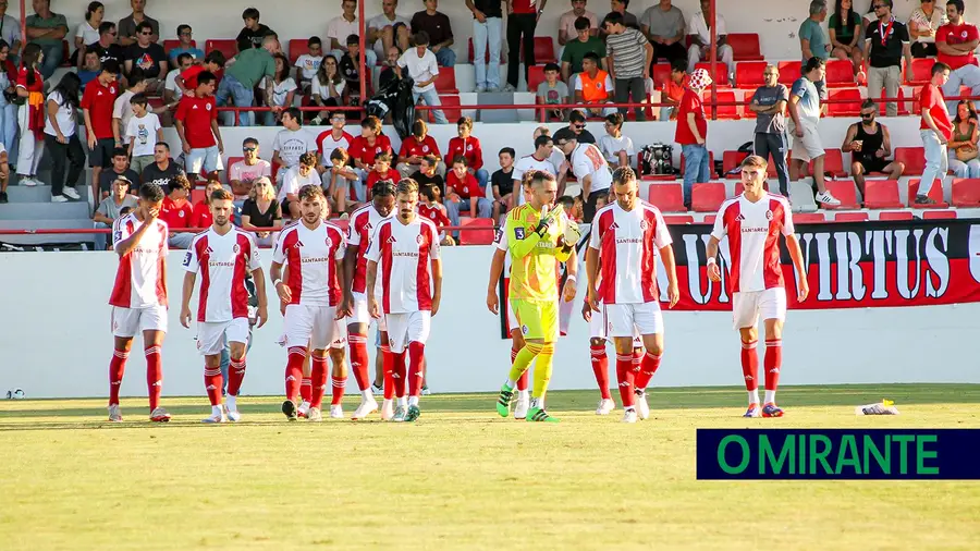 União de Santarém vence Estrela da Amadora no aquecimento para a Liga 3