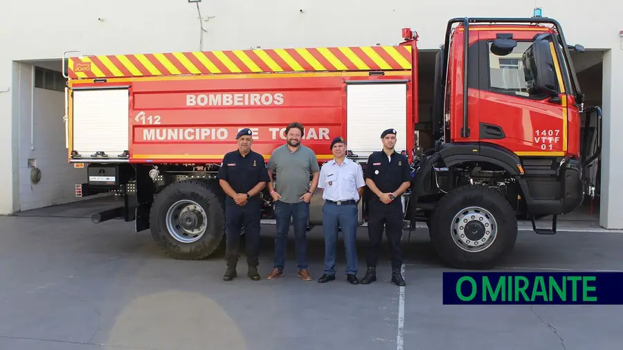 Ambulância e veículo de combate a incêndios reforçam Bombeiros de Tomar