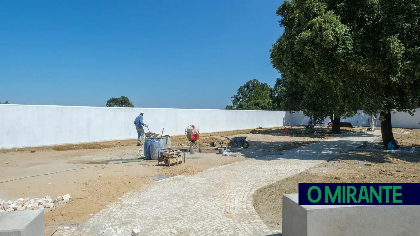 O MIRANTE | Arrancaram obras de ampliação do Cemitério da Lapa
