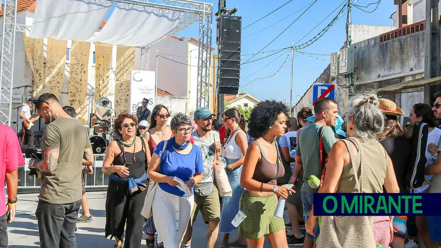 Projecto “Fábrica das Artes” marcou presença no festival Bons Sons Projecto “Fábrica das Artes” marcou presença no festival Bons Sons