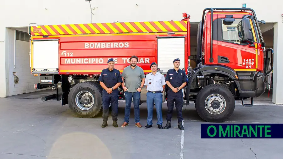 Ambulância e veículo de combate a incêndios reforçam Bombeiros de Tomar Ambulância e veículo de combate a incêndios reforçam Bombeiros de Tomar