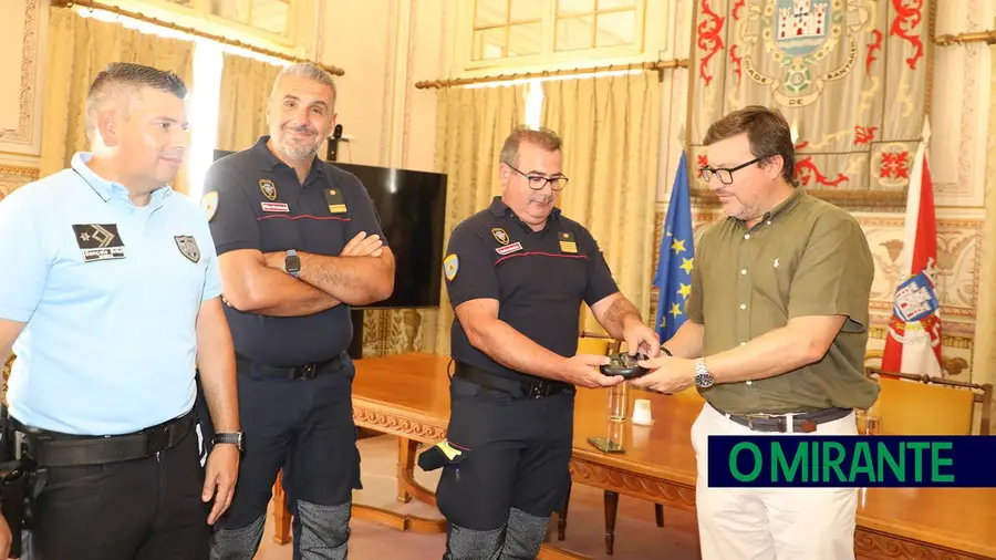 Santarém assinalou Dia do Animal Abandonado com entrega de leitores de microchips Santarém assinalou Dia do Animal Abandonado com entrega de leitores de microchips