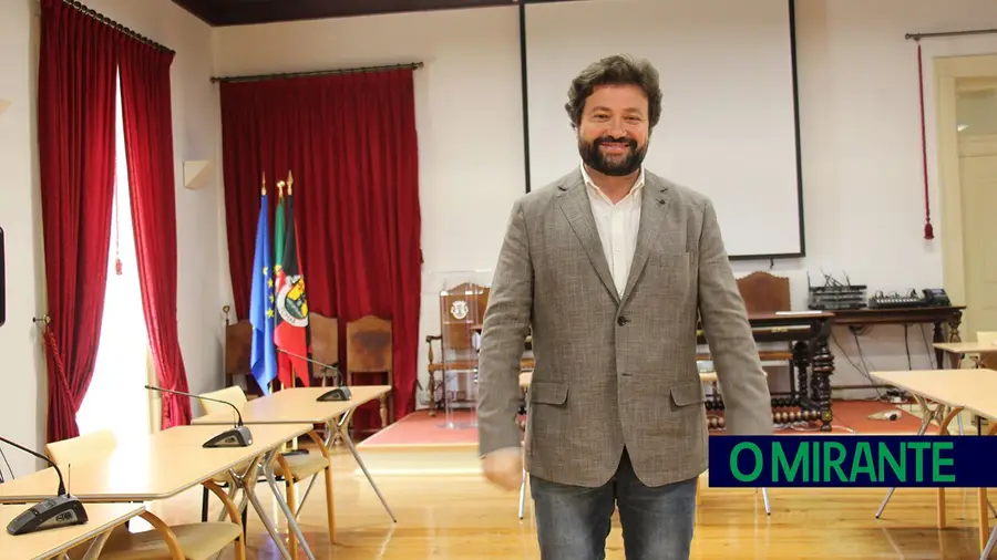 Presidente da Câmara de Tomar desmente abates desnecessários de árvores na cidade Presidente da Câmara de Tomar desmente abates desnecessários de árvores na cidade