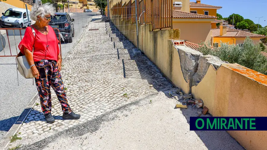 Muro ameaça ruir em urbanização de VFX Muro ameaça ruir em urbanização de VFX