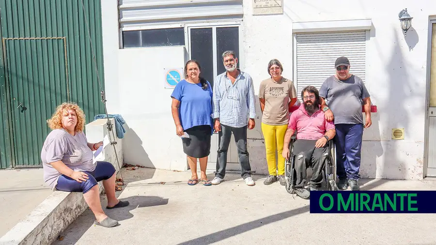 Padre de Alpiarça quer despejar famílias e vender casas dos pobres Padre de Alpiarça quer despejar famílias e vender casas dos pobres