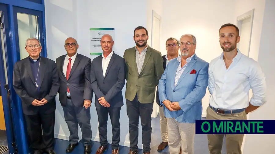 Atraso nas obras da Escola Mestre Martins Correia causa rombo nas finanças da Câmara da Golegã Atraso nas obras da Escola Mestre Martins Correia causa rombo nas finanças da Câmara da Golegã