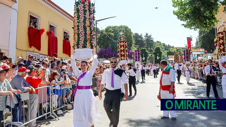 Festa dos Tabuleiros em destaque na Festa do Avante com alguma polémica à mistura