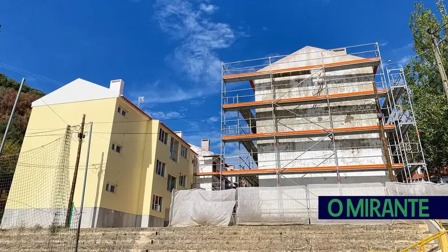 Reabilitação de prédios no bairro de Alfange vai na quinta revisão de preços Reabilitação de prédios no bairro de Alfange vai na quinta revisão de preços