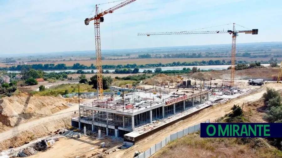 Autarcas visitaram obras do Hospital da Luz em Santarém Autarcas visitaram obras do Hospital da Luz em Santarém