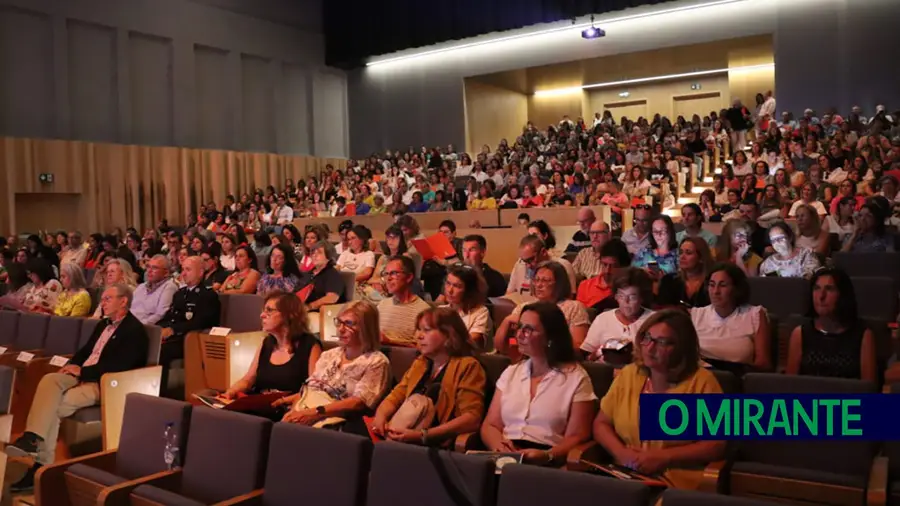 Teatro Municipal de Ourém encheu para abertura do ano lectivo Teatro Municipal de Ourém encheu para abertura do ano lectivo