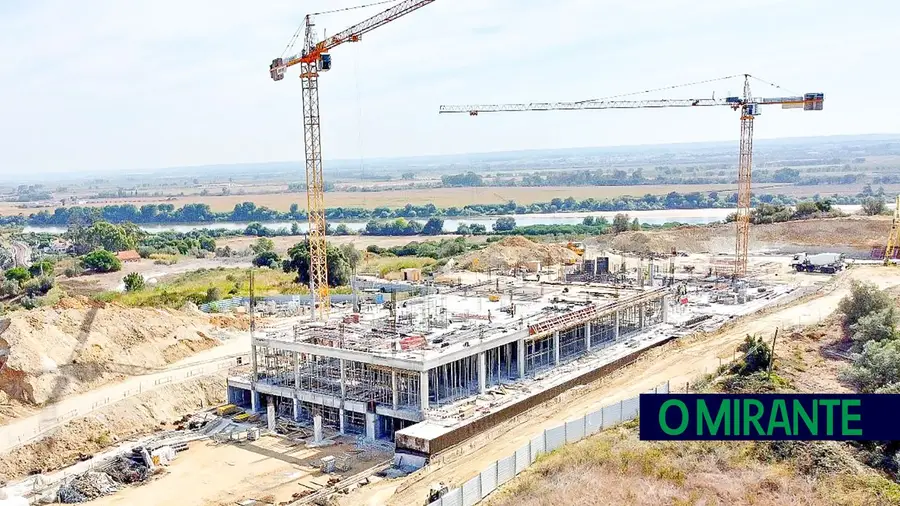 Autarcas visitaram obras do Hospital da Luz em Santarém Autarcas visitaram obras do Hospital da Luz em Santarém