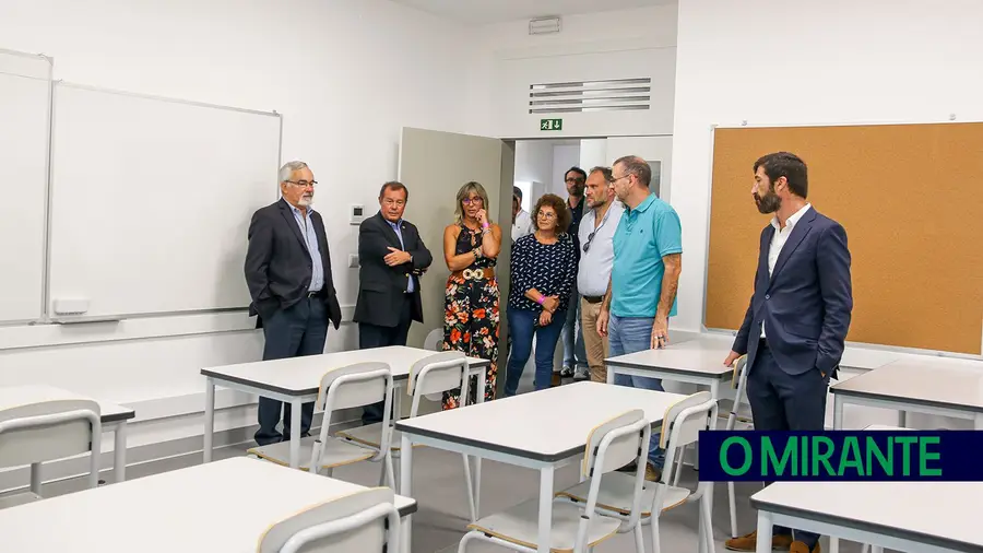 Novos laboratórios reforçam ensino de ciências na Secundária Damião de Goes