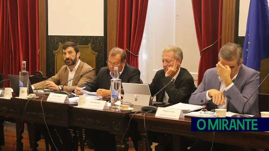 Alenquer substitui coberturas com amianto no estaleiro municipal Alenquer substitui coberturas com amianto no estaleiro municipal