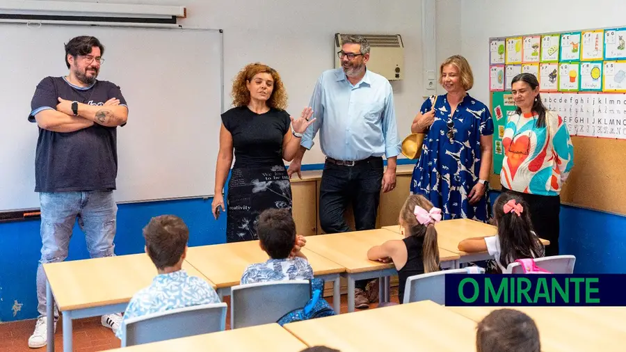Presidente do município, Fernando Paulo Ferreira, assinalou arranque do ano lectivo com visita à Escola Básica da Quinta de São Sebastião na Castanheira do Ribatejo. Foto CMVFX Presidente do município, Fernando Paulo Ferreira, assinalou arranque do ano lectivo com visita à Escola Básica da Quinta de São Sebastião na Castanheira do Ribatejo. Foto CMVFX
