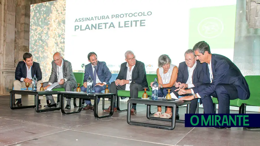 Protocolo para Projecto Planeta Leite assinado em Santarém Protocolo para Projecto Planeta Leite assinado em Santarém