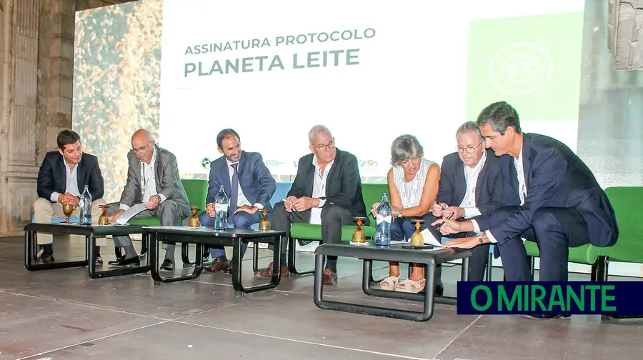 Protocolo para Projecto Planeta Leite assinado em Santarém Protocolo para Projecto Planeta Leite assinado em Santarém