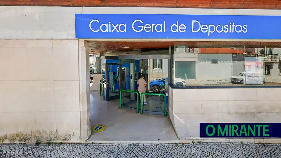 Câmara da Chamusca segue exemplo de Alpiarça e quer comprar parte do edifício da CGD com os mesmos argumentos Câmara da Chamusca segue exemplo de Alpiarça e quer comprar parte do edifício da CGD com os mesmos argumentos