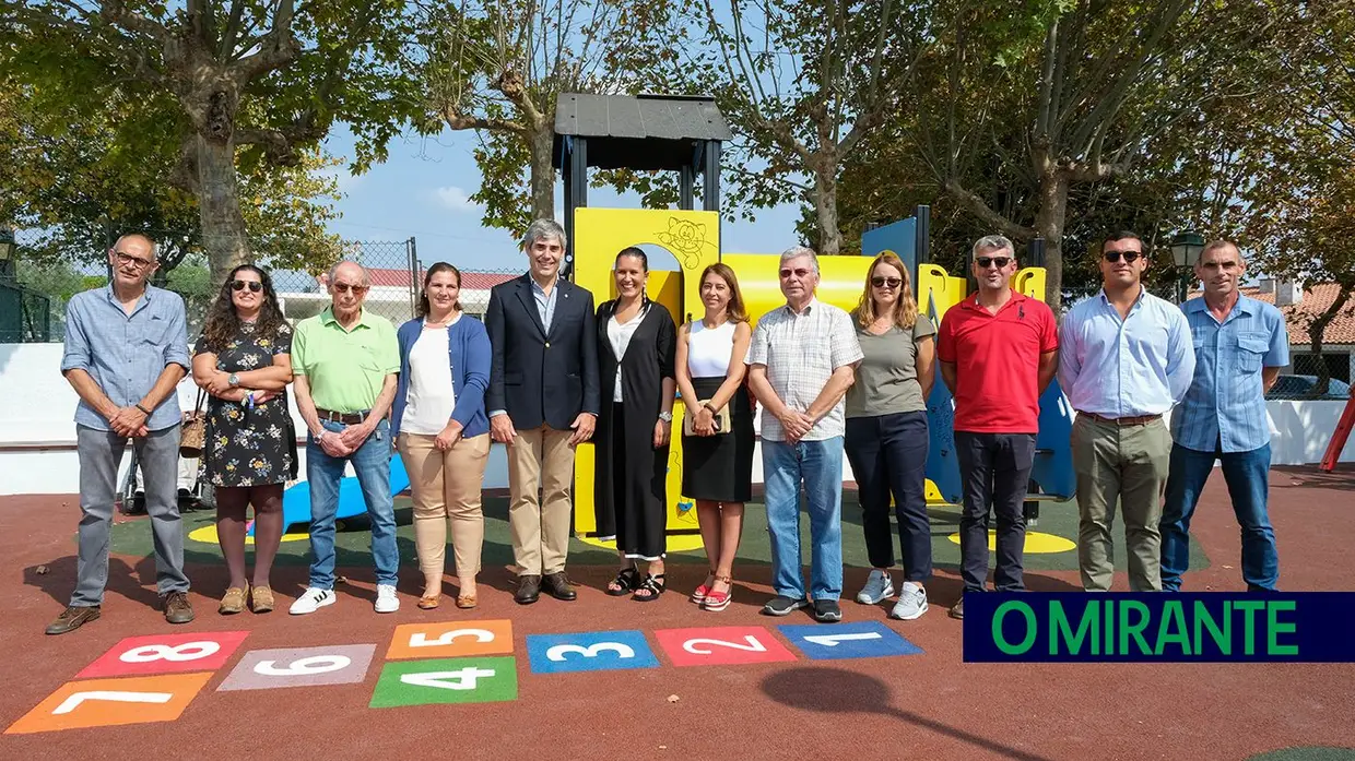 Novo parque infantil na Ereira