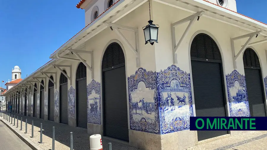 CDU recolhe mais de mil assinaturas contra concessão do mercado de Santarém CDU recolhe mais de mil assinaturas contra concessão do mercado de Santarém