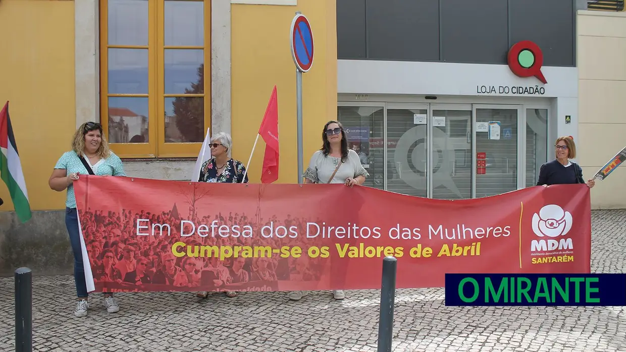 Desfile pelo direito à habitação em Santarém