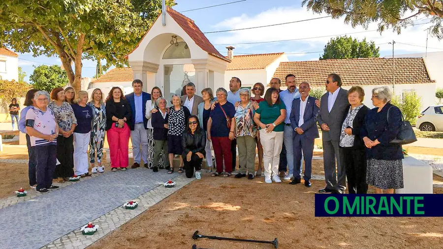 Nicho com a imagem de Nossa Senhora do Rosário inaugurado em Liteiros