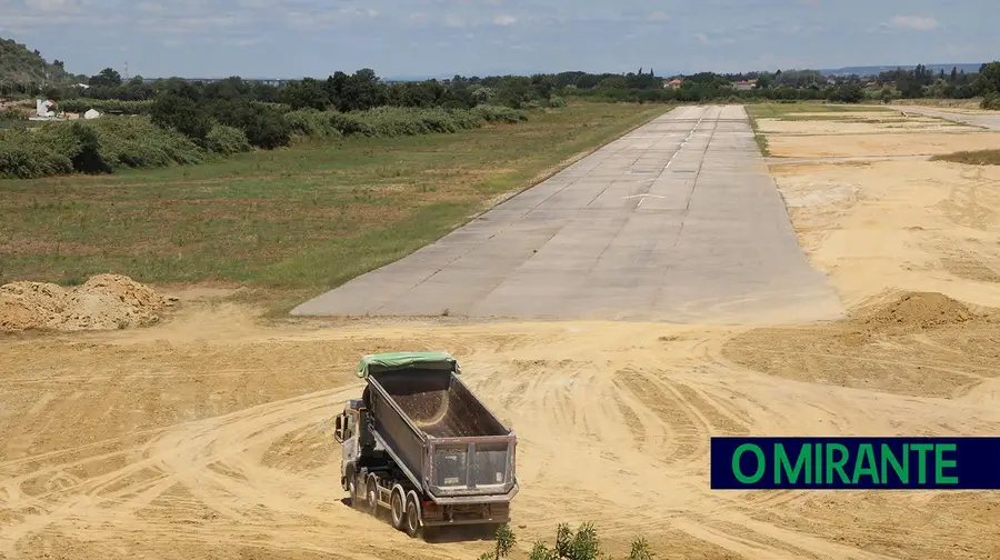 Aeródromo de Santarém com obras para responder a exigências da ANAC