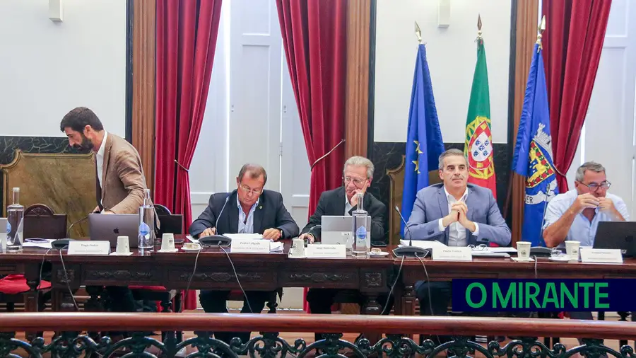 Moradores do Carregado pedem soluções para a recolha de lixo e falta de civismo Moradores do Carregado pedem soluções para a recolha de lixo e falta de civismo