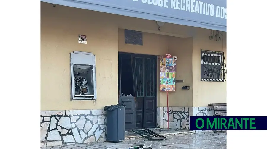 Assaltaram a caixa multibanco do Clube Recreativo dos Cotovios Assaltaram a caixa multibanco do Clube Recreativo dos Cotovios