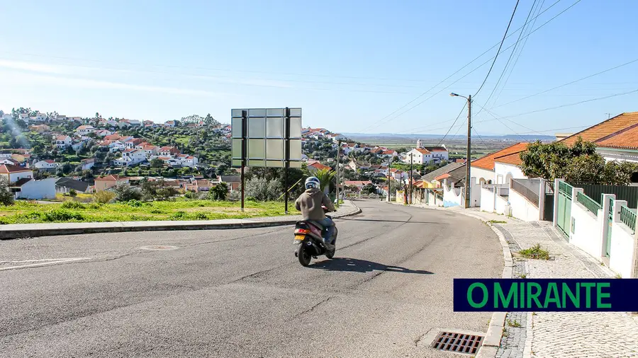 Começou o calvário com a subida das ladeiras para chegar ao novo Centro de Saúde da Chamusca