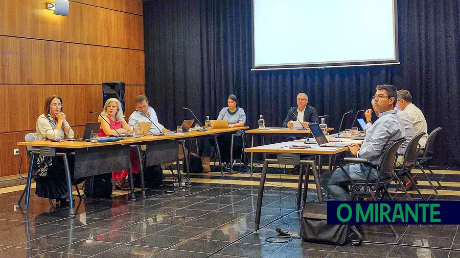 Sangue quente do presidente da Câmara de Abrantes desmotiva vereadores da oposição Sangue quente do presidente da Câmara de Abrantes desmotiva vereadores da oposição