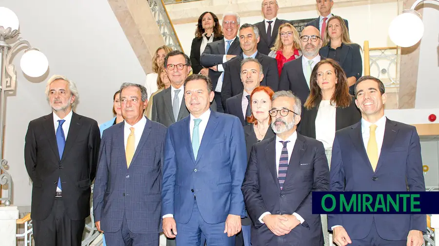 Conselho de Ministros voltou à região com viagem de comboio e autocarro eléctrico Conselho de Ministros voltou à região com viagem de comboio e autocarro eléctrico