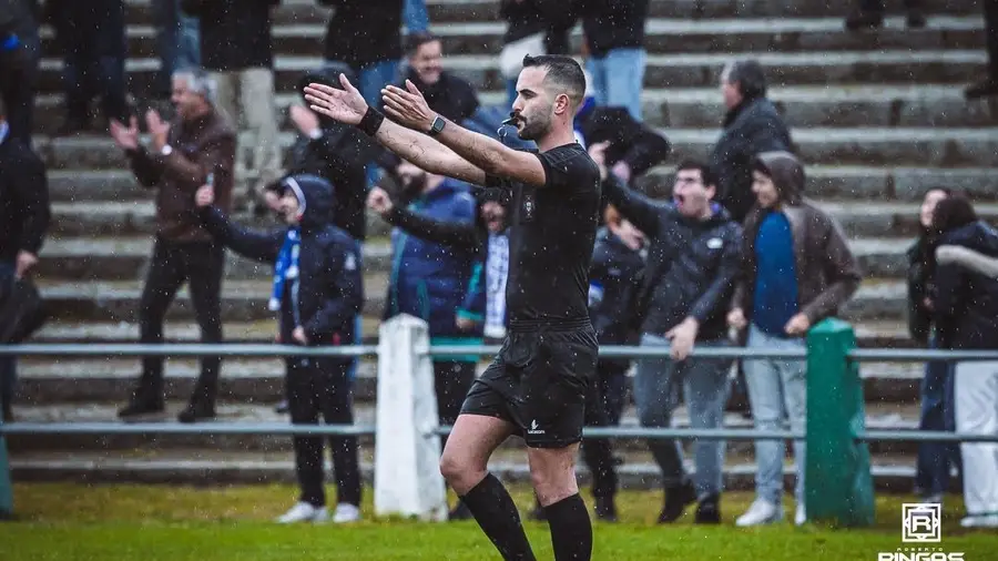 Árbitro de Almeirim apita o primeiro jogo internacional com a selecção nacional Árbitro de Almeirim apita o primeiro jogo internacional com a selecção nacional