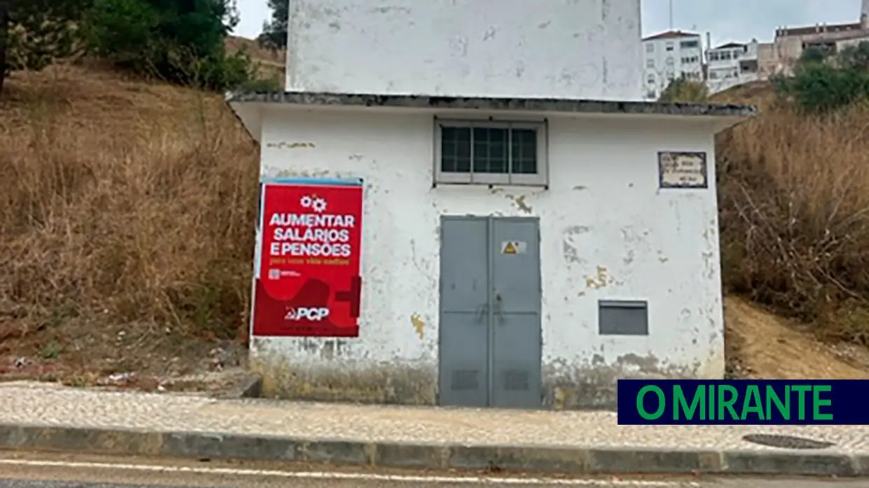 Propaganda política polui e descaracteriza espaço público em Santarém