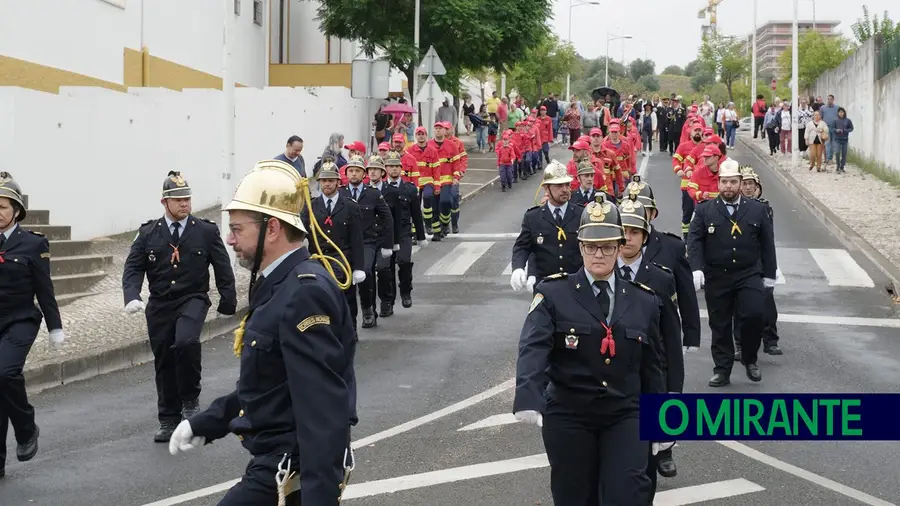 Bombeiros Torrejanos celebram aniversário com entrega de distinções e medalhas Bombeiros Torrejanos celebram aniversário com entrega de distinções e medalhas
